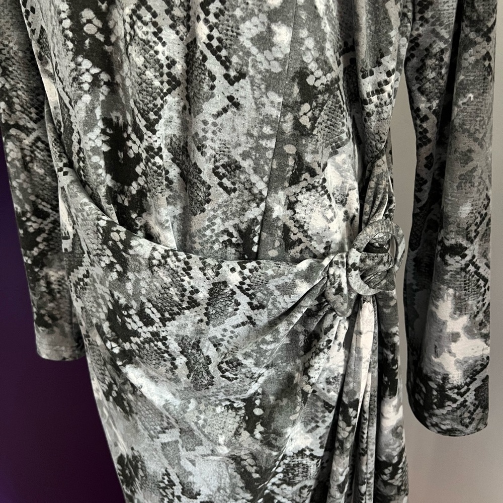 Dennis Basso Gray/Black Snakeskin Print Dress - Picture 3 of 8